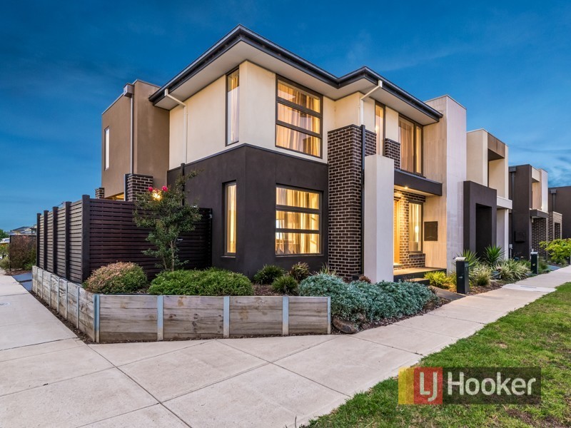 5 Fleuve Rise, Clyde North VIC 3978