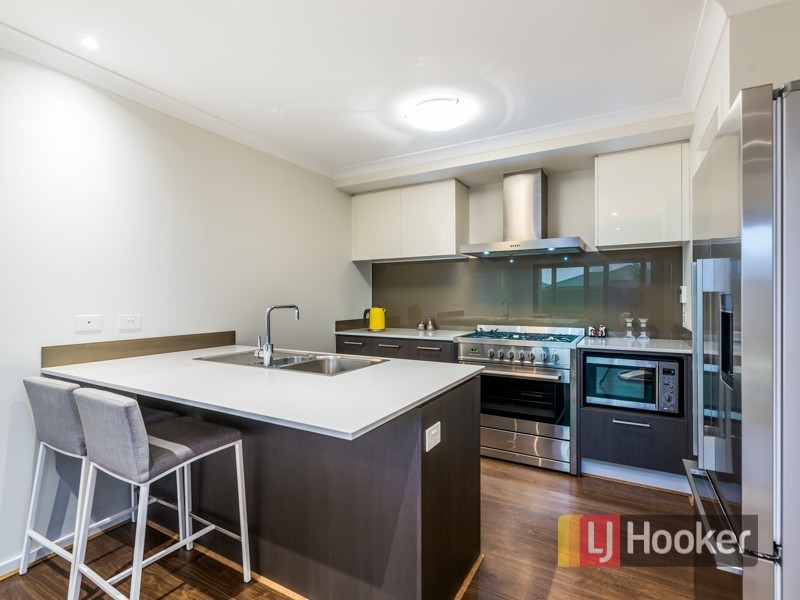 5 Fleuve Rise, Clyde North VIC 3978