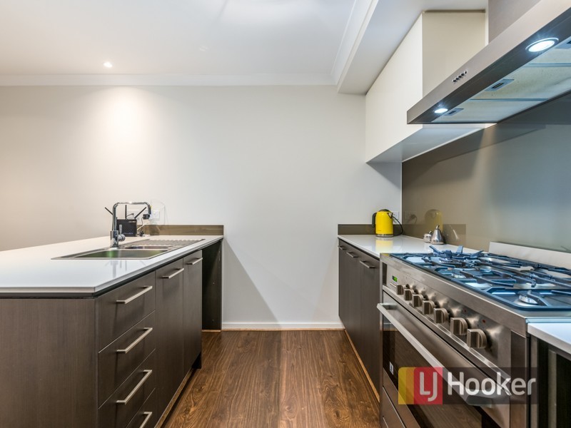 5 Fleuve Rise, Clyde North VIC 3978