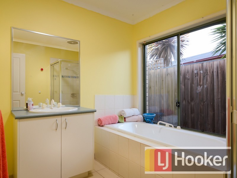 8 Tantallon Boulevard, Beaconsfield VIC 3807