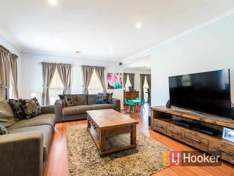 7 Willowbank Place, Cranbourne East VIC 3977