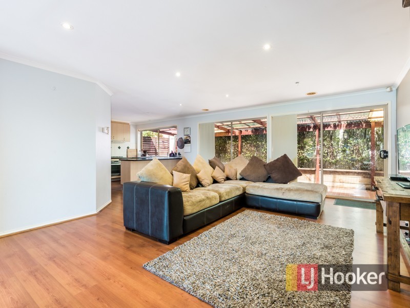 7 Willowbank Place, Cranbourne East VIC 3977
