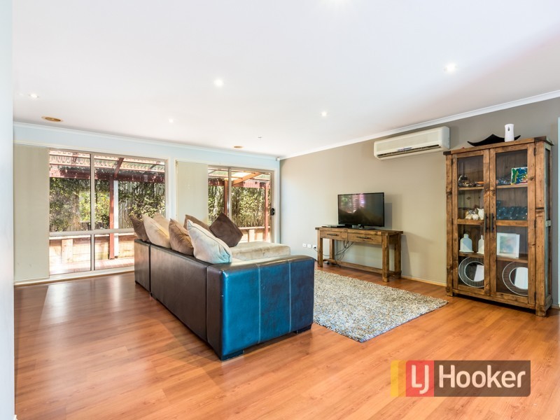 7 Willowbank Place, Cranbourne East VIC 3977