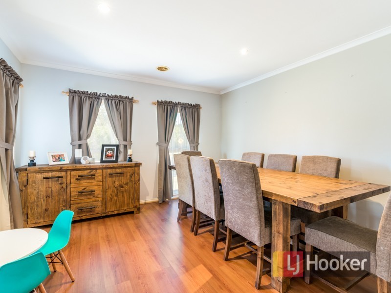 7 Willowbank Place, Cranbourne East VIC 3977