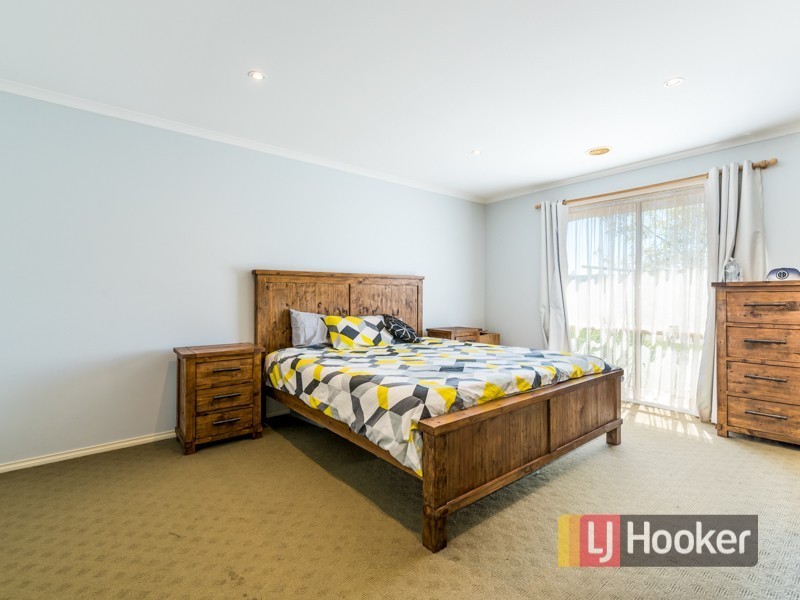 7 Willowbank Place, Cranbourne East VIC 3977