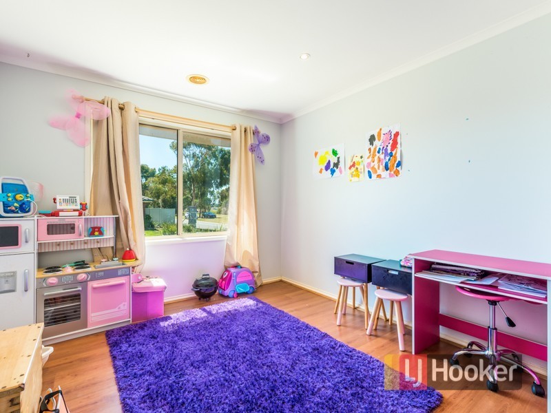 7 Willowbank Place, Cranbourne East VIC 3977