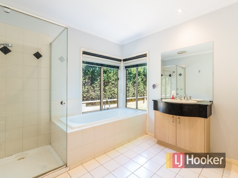 7 Willowbank Place, Cranbourne East VIC 3977