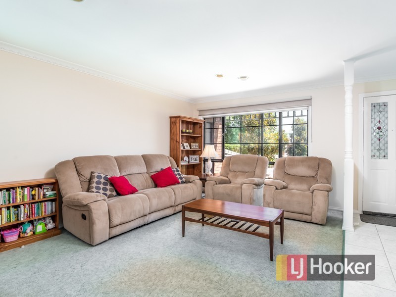 16 Julia Court, Cranbourne North VIC 3977