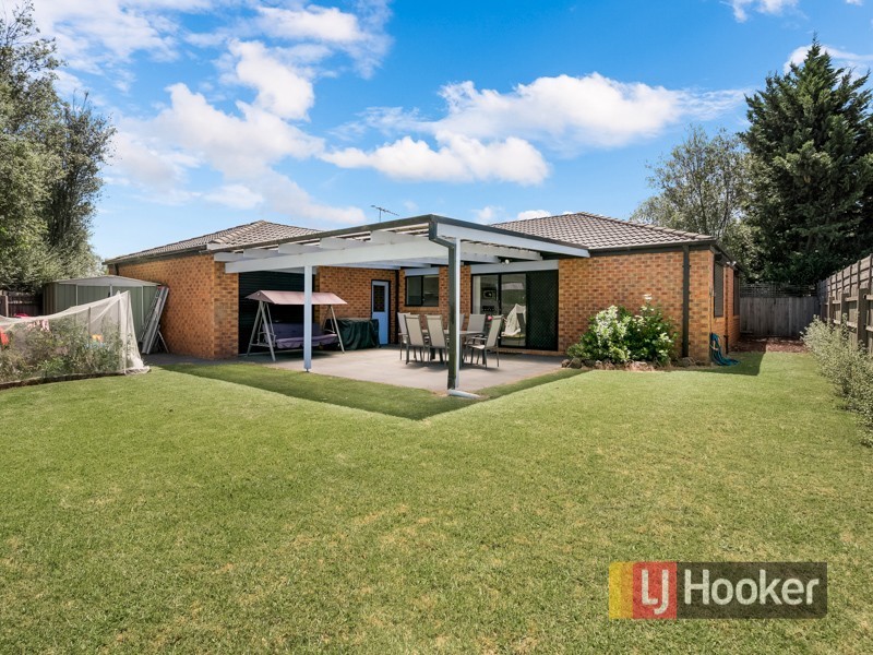16 Julia Court, Cranbourne North VIC 3977