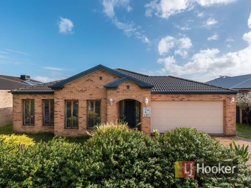 23 Riviera Drive, Berwick VIC 3806
