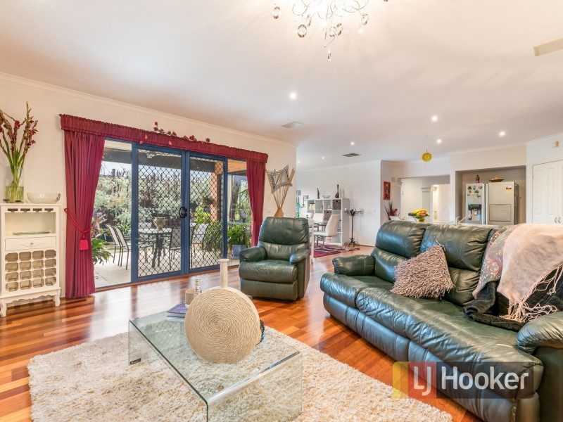 23 Riviera Drive, Berwick VIC 3806