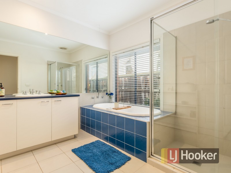 23 Riviera Drive, Berwick VIC 3806