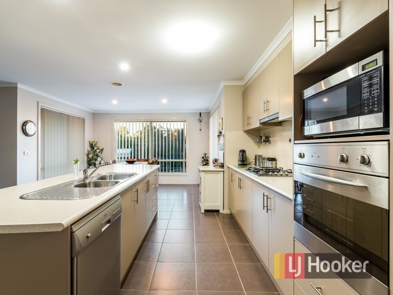 21 Daventry Court, Berwick VIC 3806