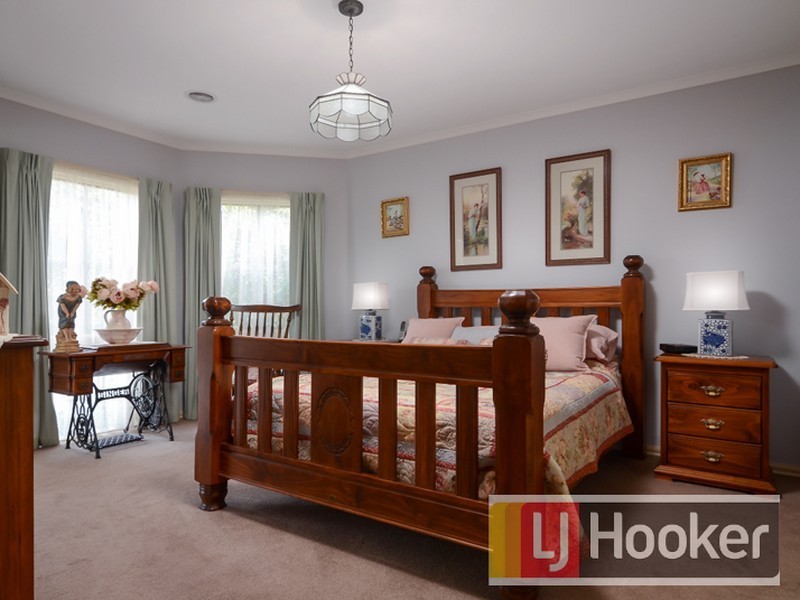 15 Shamrock Close, Narre Warren South VIC 3805