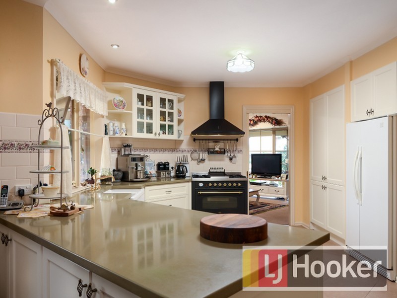 15 Shamrock Close, Narre Warren South VIC 3805