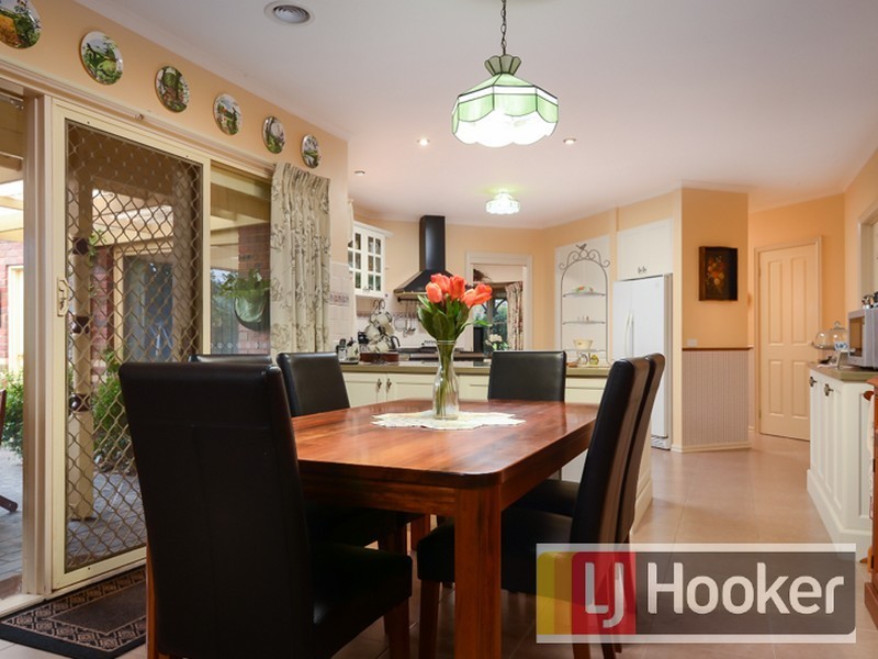 15 Shamrock Close, Narre Warren South VIC 3805