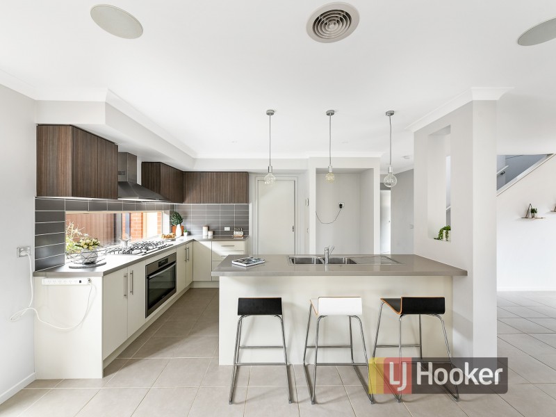 39 Burford Way, Cranbourne North VIC 3977