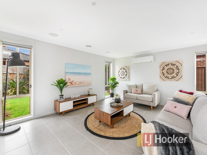 39 Burford Way, Cranbourne North VIC 3977