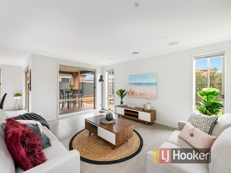 39 Burford Way, Cranbourne North VIC 3977