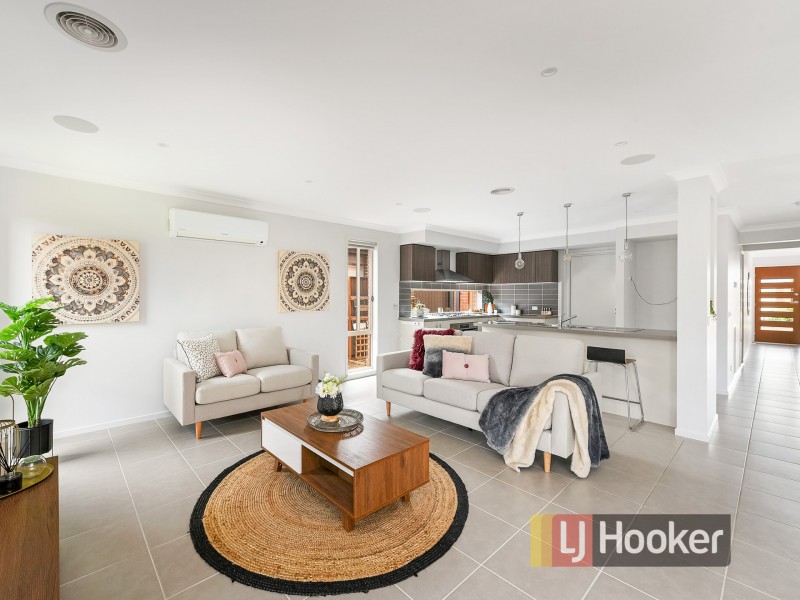 39 Burford Way, Cranbourne North VIC 3977