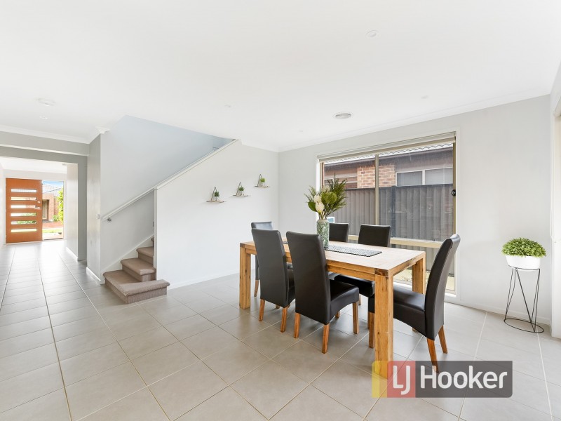 39 Burford Way, Cranbourne North VIC 3977