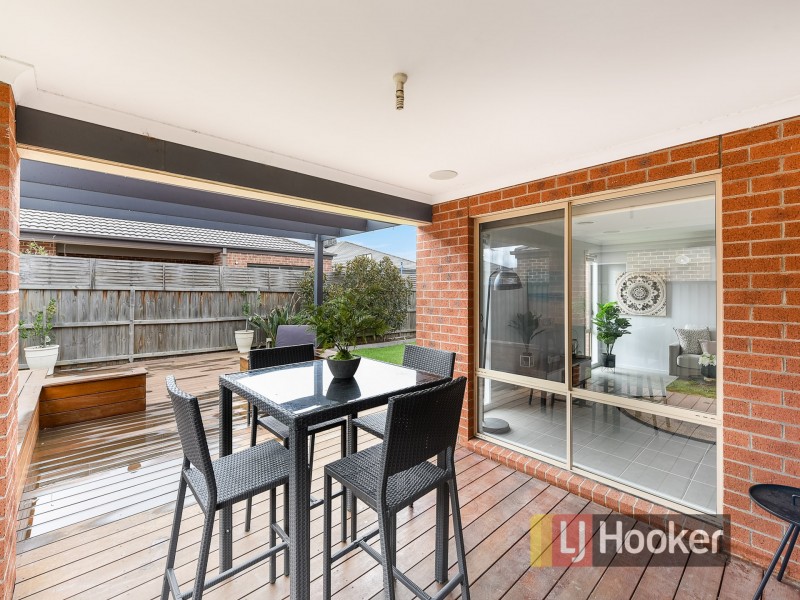 39 Burford Way, Cranbourne North VIC 3977