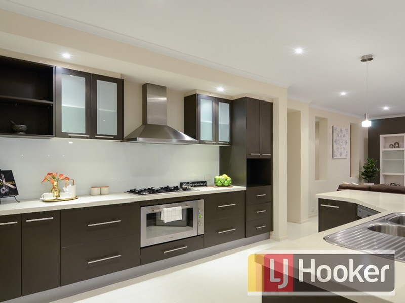 94 Skyline Way, Berwick VIC 3806