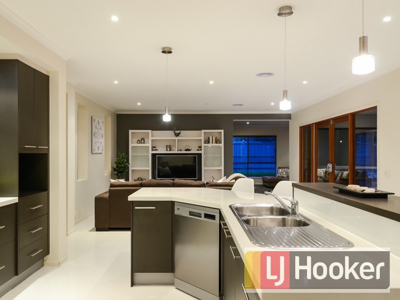94 Skyline Way, Berwick VIC 3806