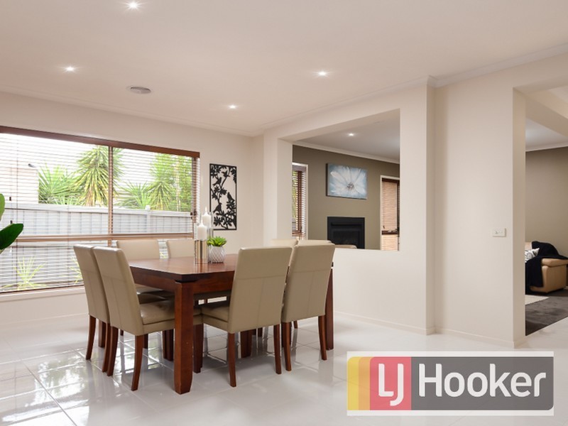 94 Skyline Way, Berwick VIC 3806