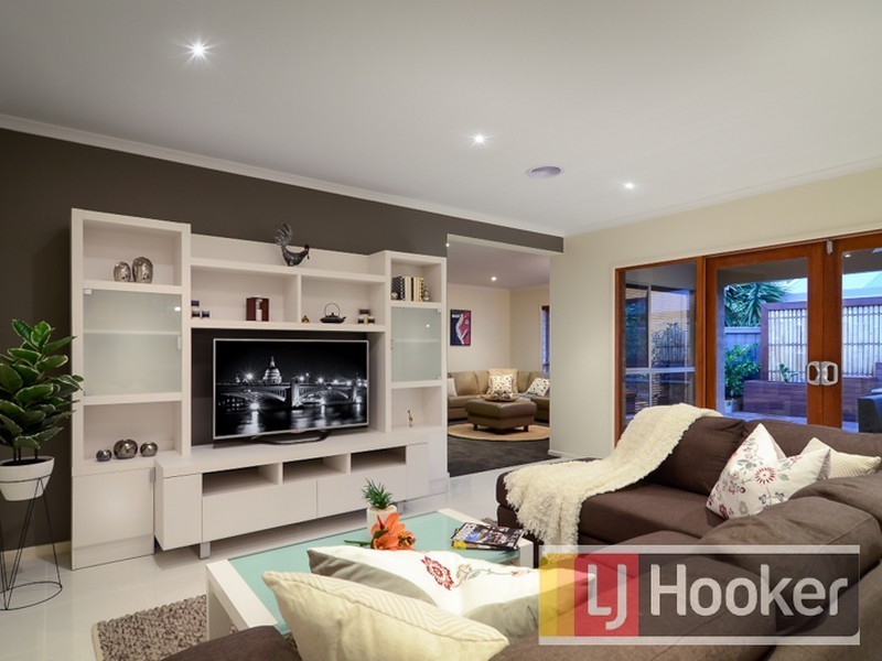 94 Skyline Way, Berwick VIC 3806