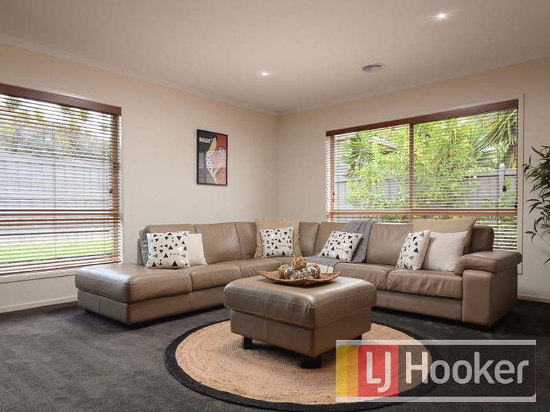 94 Skyline Way, Berwick VIC 3806