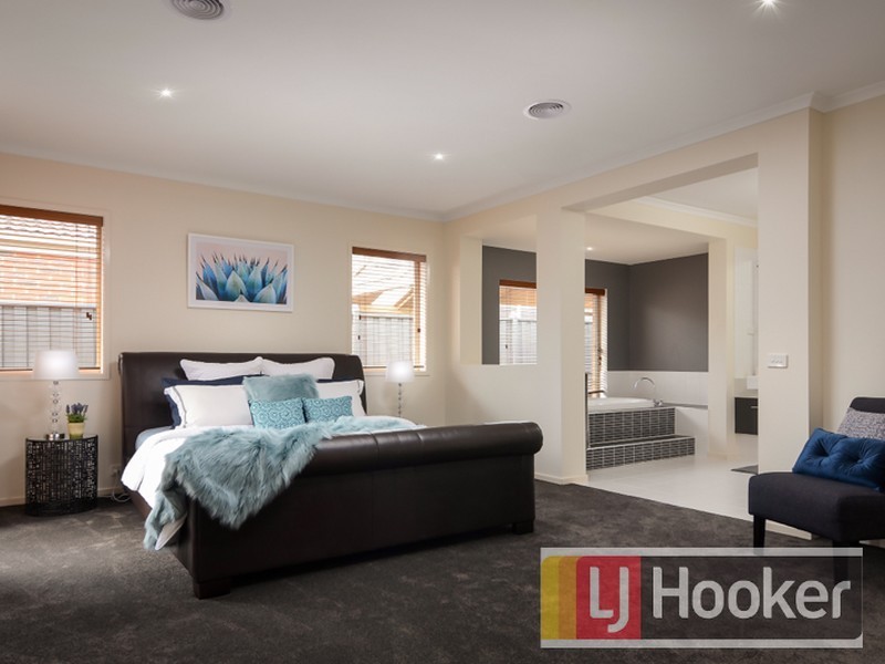 94 Skyline Way, Berwick VIC 3806