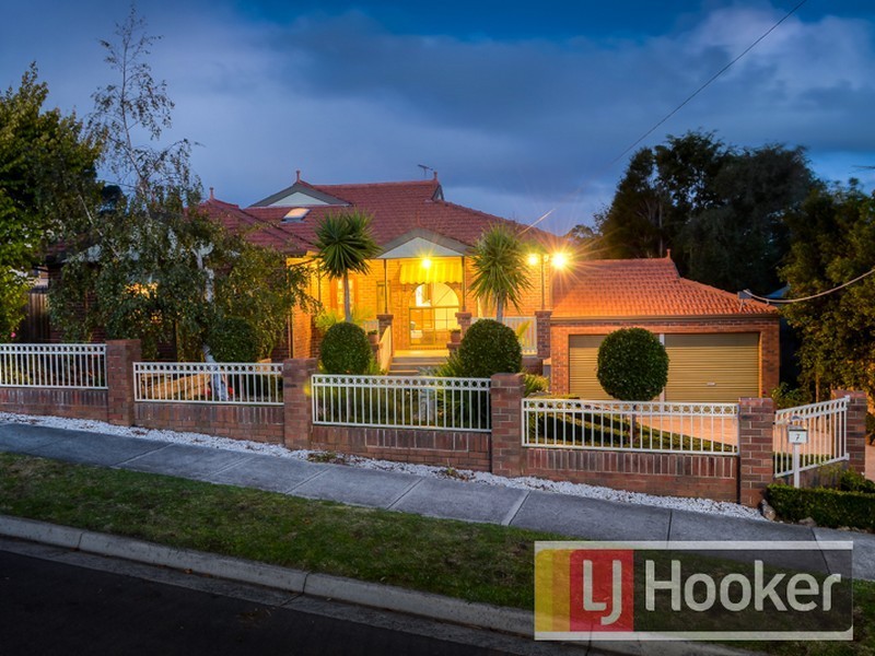 7 Mahon Avenue, Beaconsfield VIC 3807