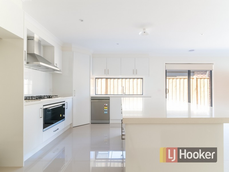 24 Teneriffe Court, Cranbourne North VIC 3977