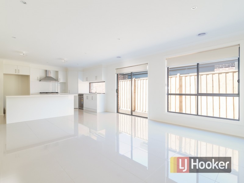 24 Teneriffe Court, Cranbourne North VIC 3977