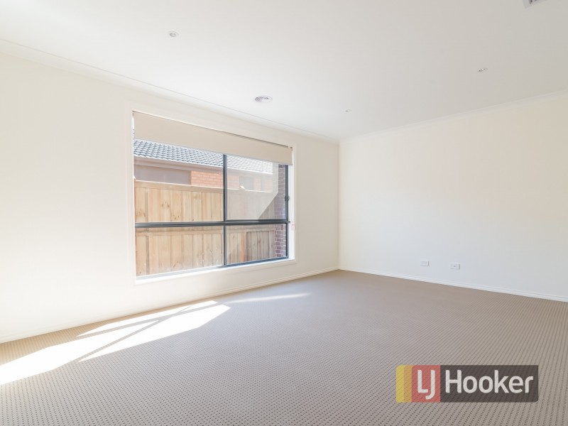 24 Teneriffe Court, Cranbourne North VIC 3977
