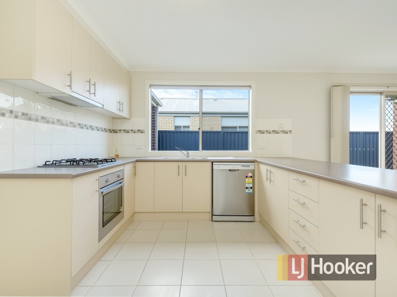 13 Dianella Close, Pakenham VIC 3810