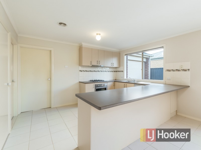 13 Dianella Close, Pakenham VIC 3810