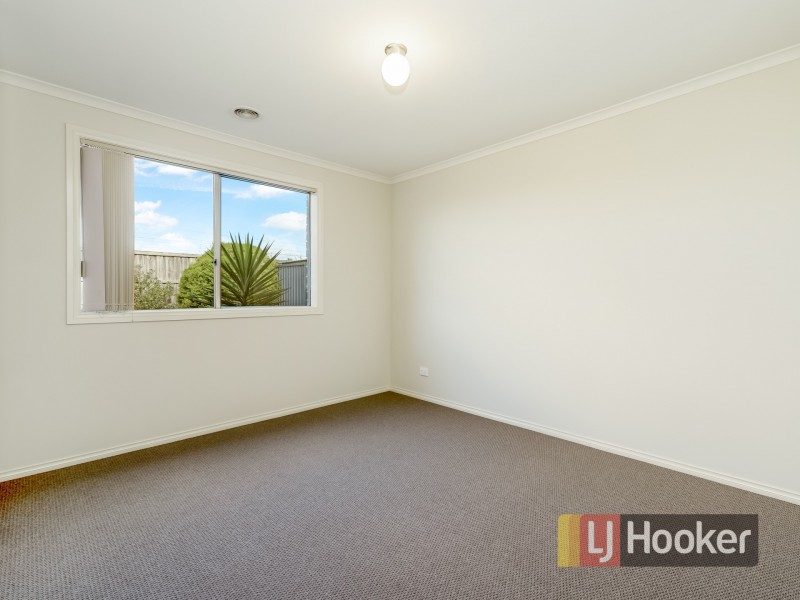 13 Dianella Close, Pakenham VIC 3810