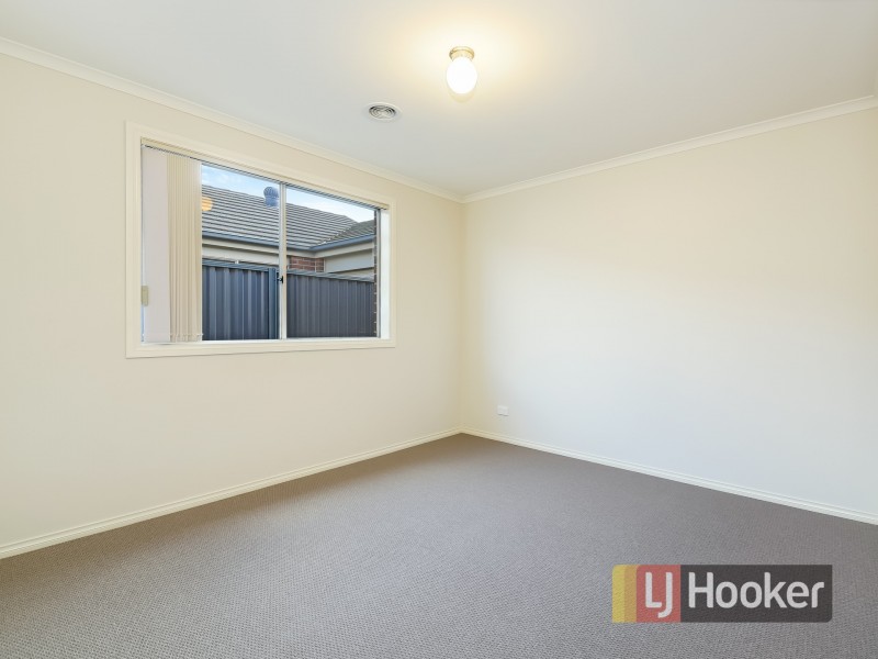 13 Dianella Close, Pakenham VIC 3810