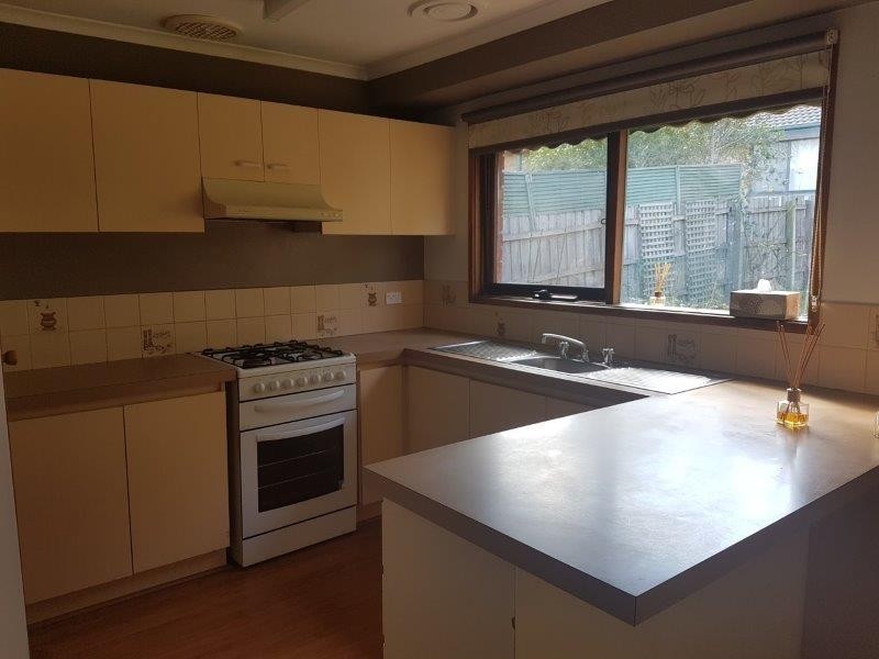 8 Meadow Wood Walk, Narre Warren VIC 3805