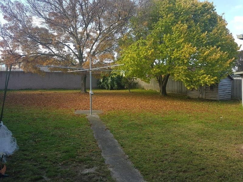 8 Meadow Wood Walk, Narre Warren VIC 3805