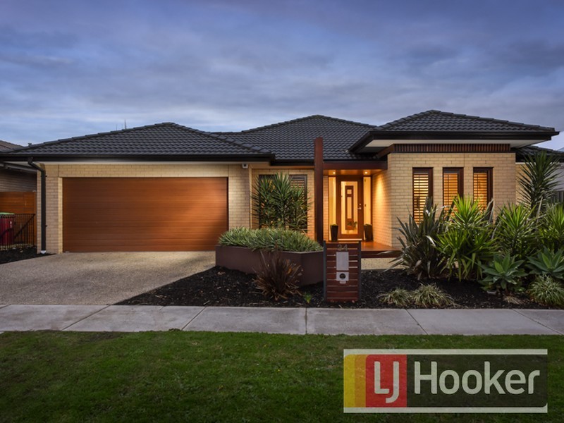 34 Mountain View Boulevard, Cranbourne North VIC 3977