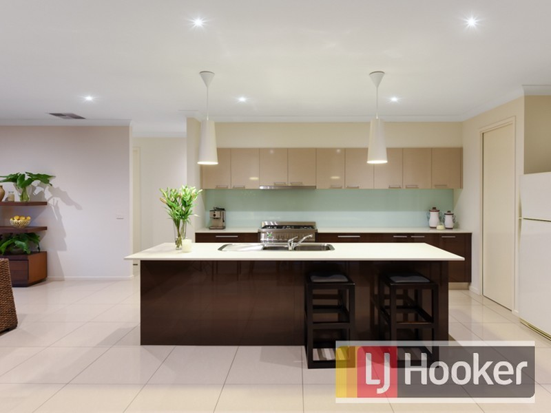 34 Mountain View Boulevard, Cranbourne North VIC 3977