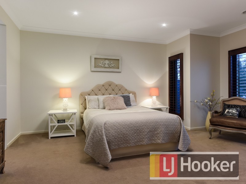 34 Mountain View Boulevard, Cranbourne North VIC 3977