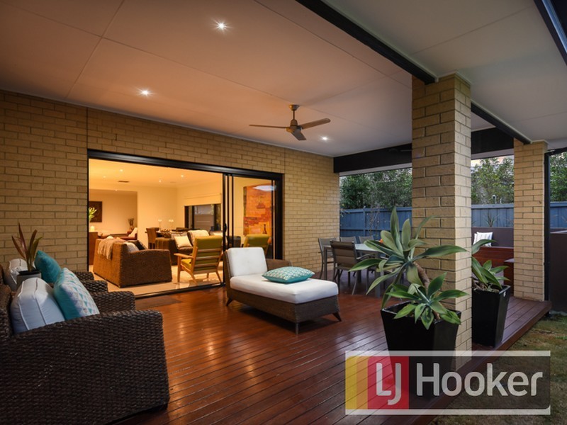 34 Mountain View Boulevard, Cranbourne North VIC 3977