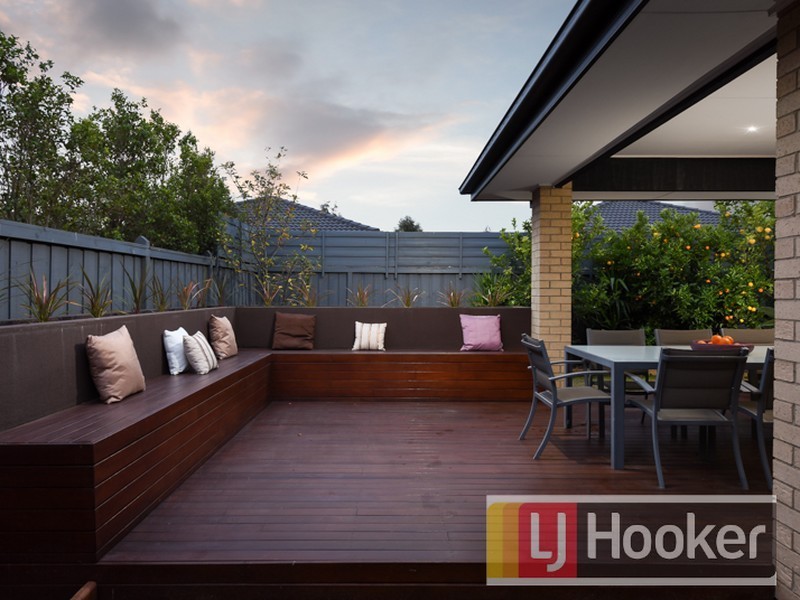 34 Mountain View Boulevard, Cranbourne North VIC 3977