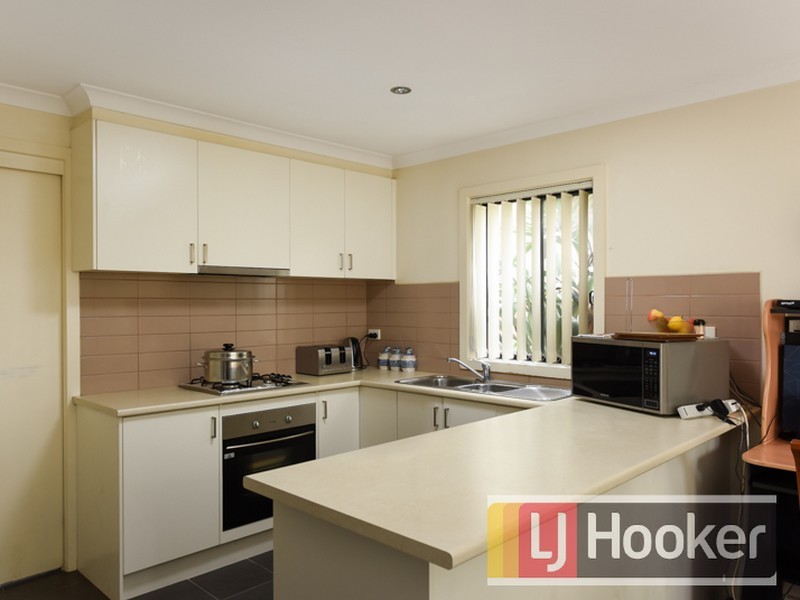 2/11 Laburnum Grove, Doveton VIC 3177