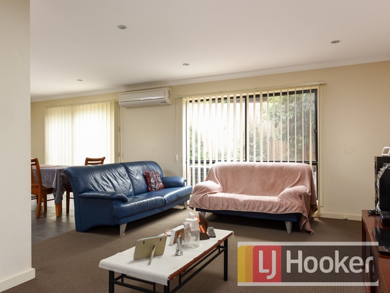 2/11 Laburnum Grove, Doveton VIC 3177