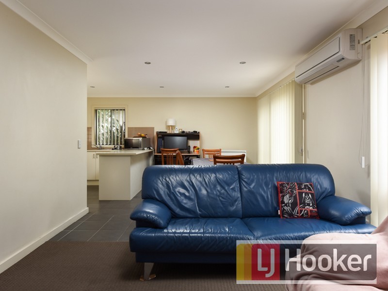 2/11 Laburnum Grove, Doveton VIC 3177
